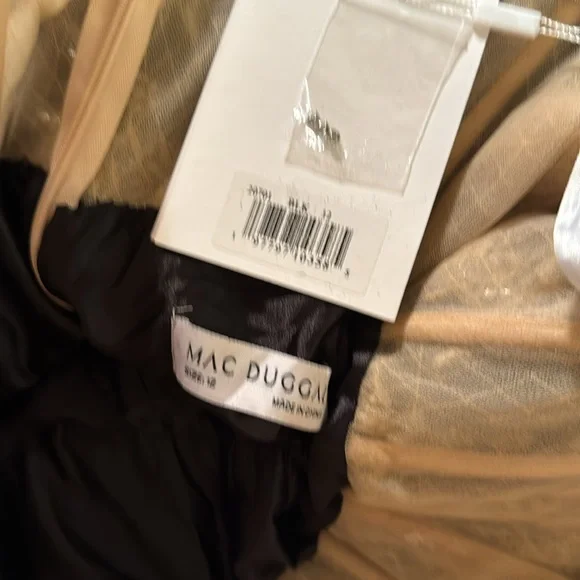 MAC DUGGAL
Strapless Embellished Bustier Ball Gown - Picture 15 of 16